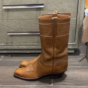 Lucchese Tan Leather Western Pull-On Boots